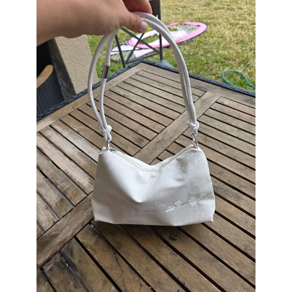 un brand white faux